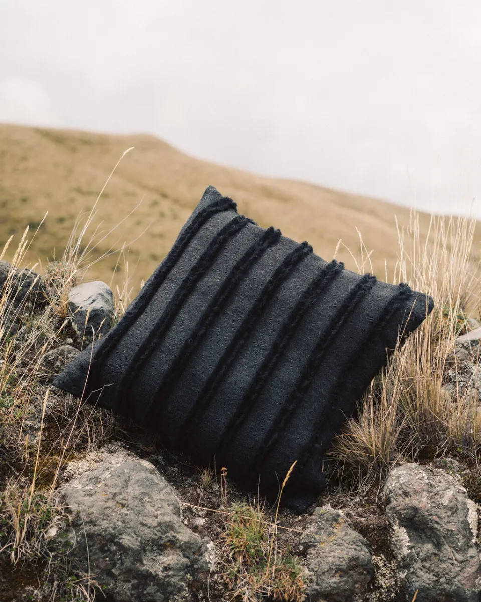TA-DAAN AMPI Alpaca Square Cushion