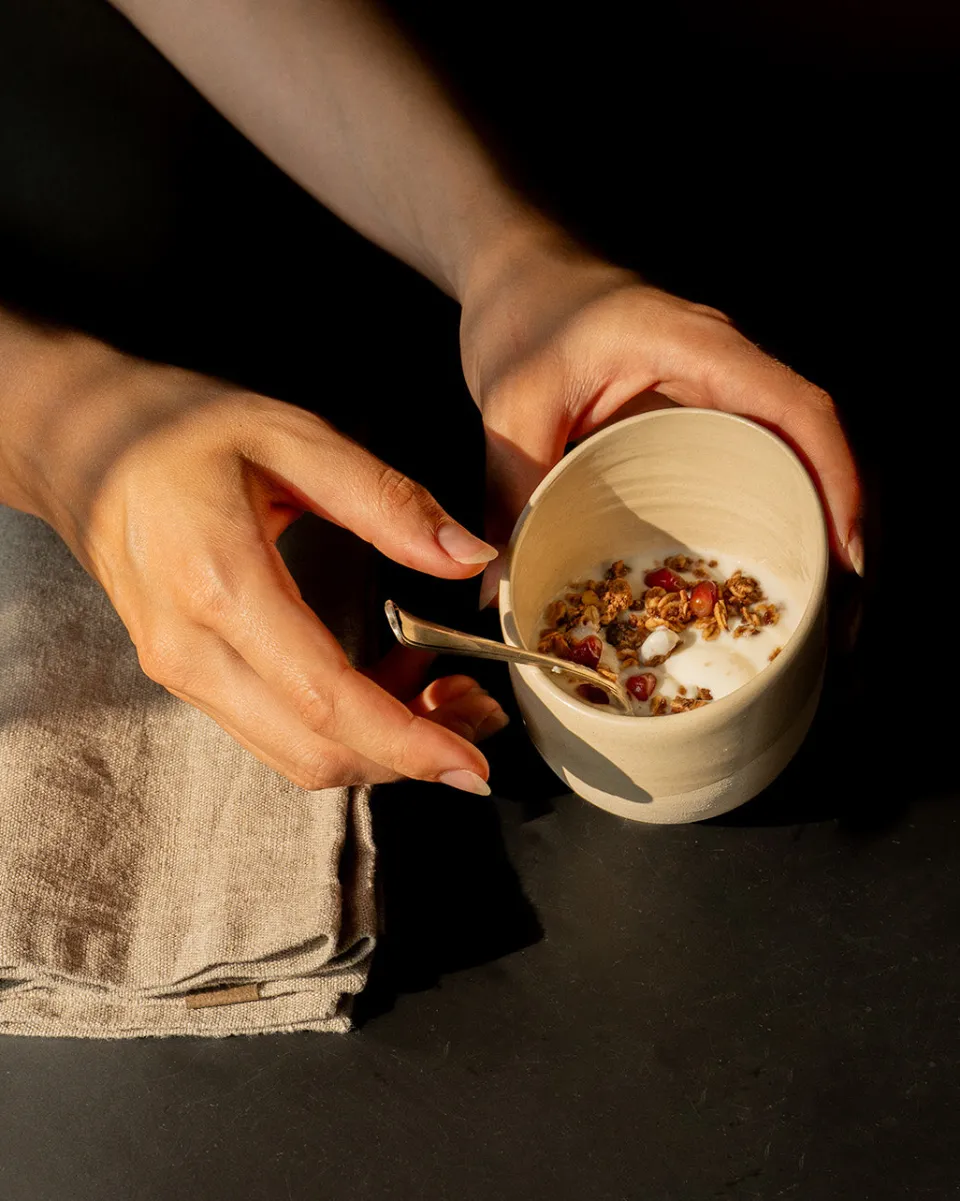 TA-DAAN Beveled white stoneware cup