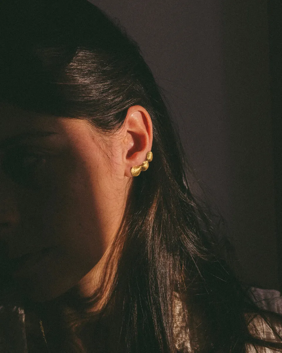 TA-DAAN Cuff Shell earrings