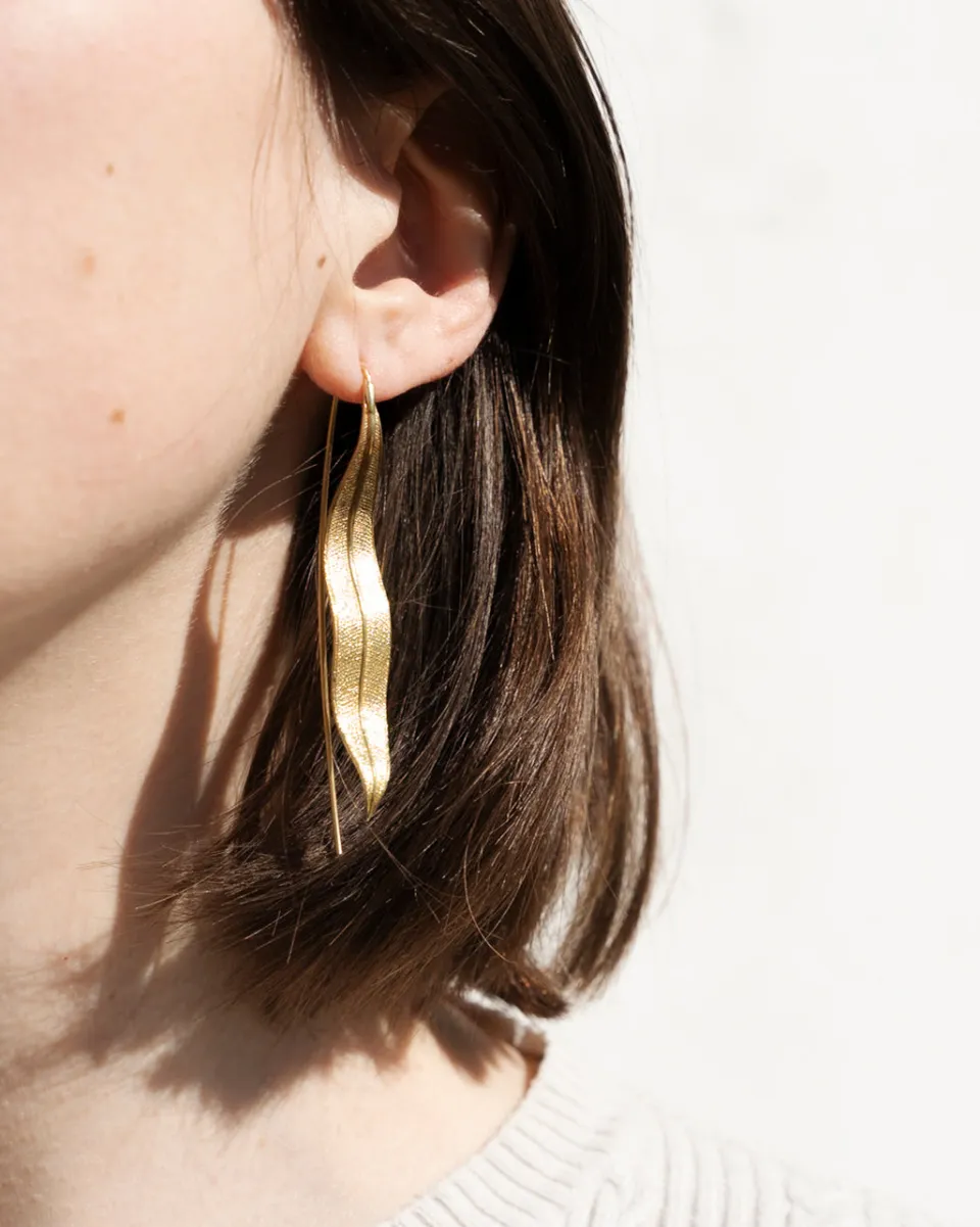 TA-DAAN Eucalyptus long leaf earrings