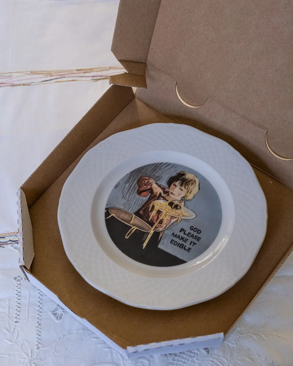 TA-DAAN Make it edible Very Ugly Plate