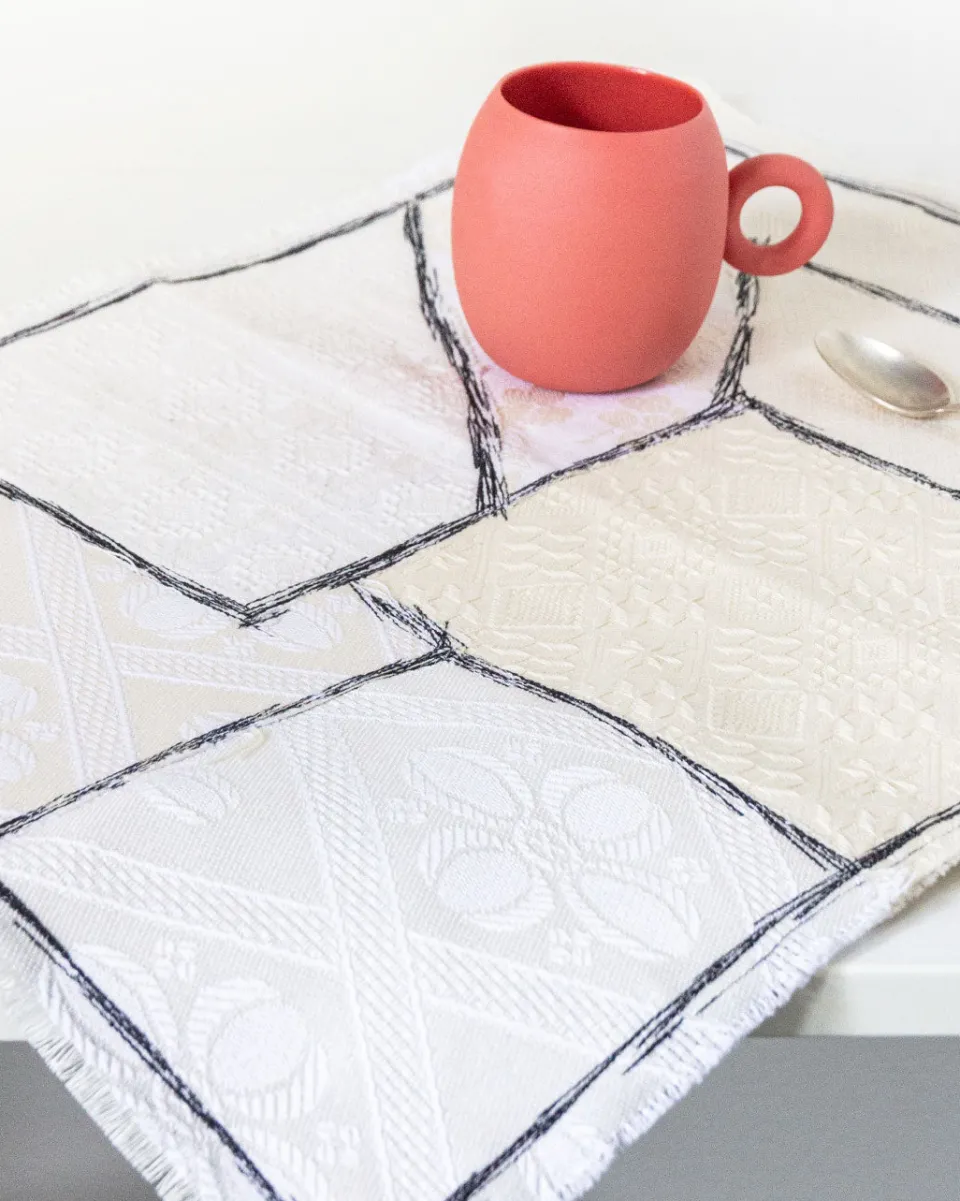 TA-DAAN Placemat with applied lace