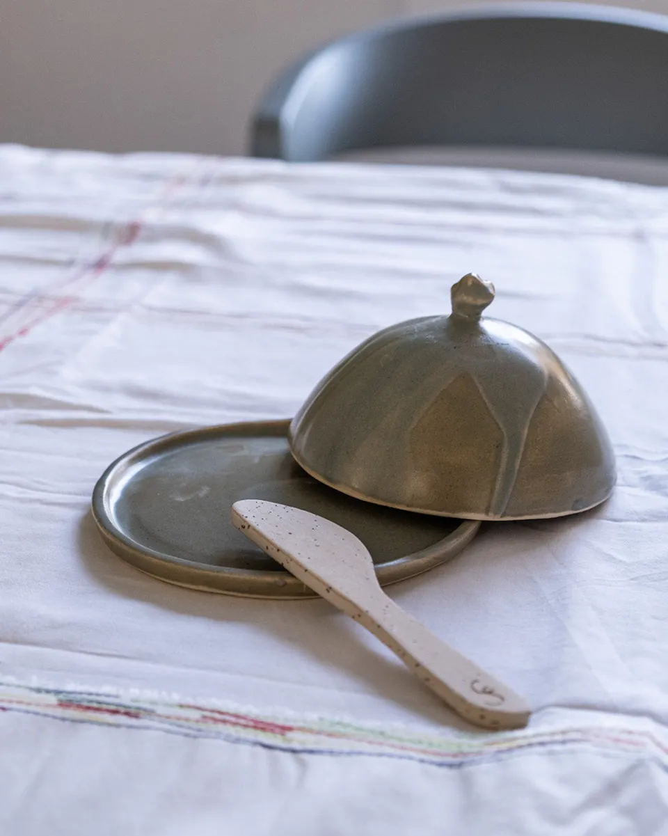 TA-DAAN Round Butter Dish and Knife