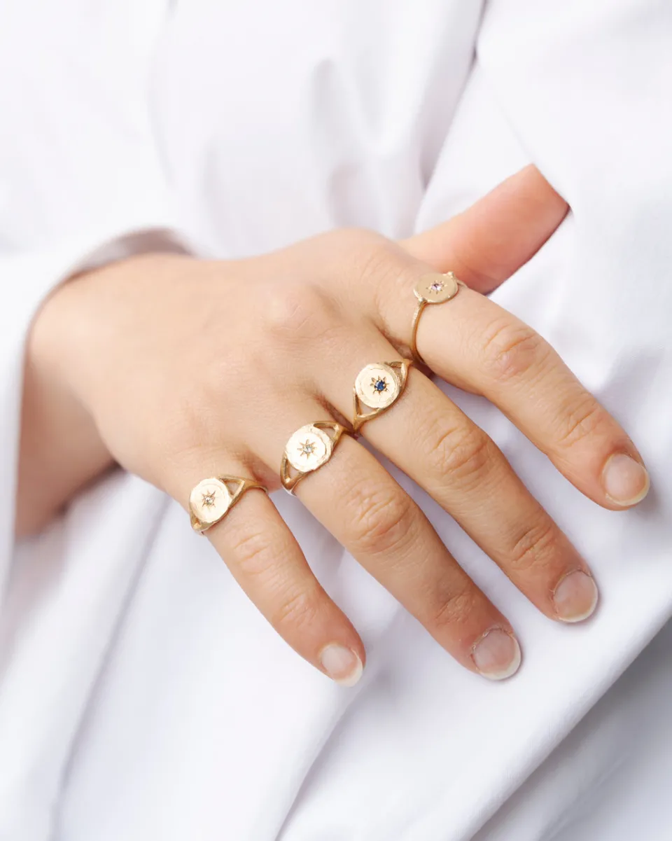 TA-DAAN Single Shank Sapphire Ring