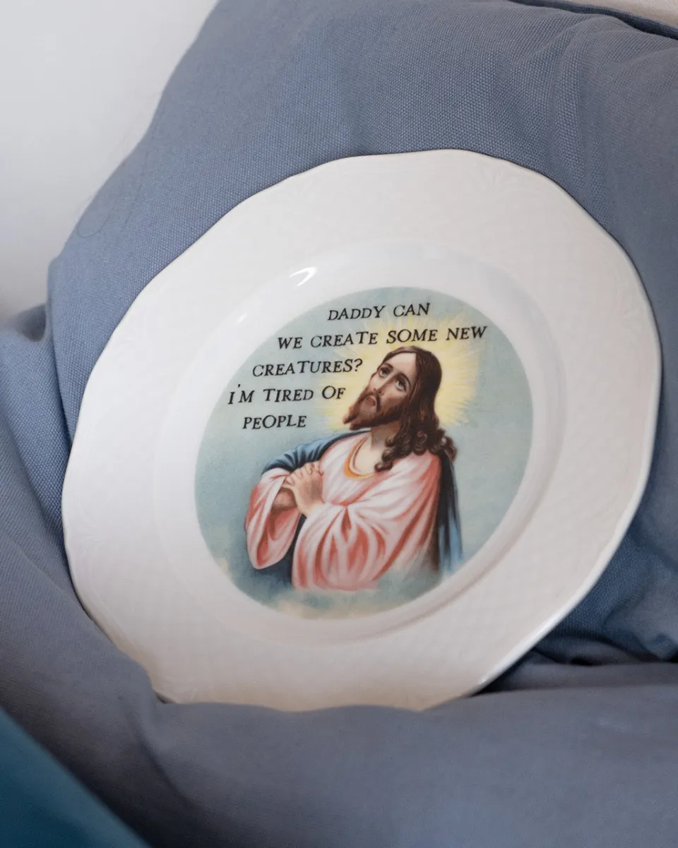 TA-DAAN Tired of people Very Ugly Plate