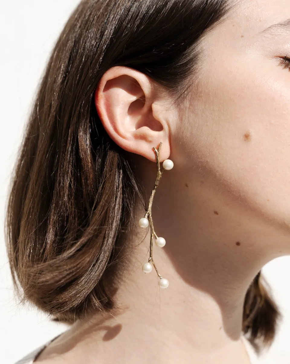 TA-DAAN Twig and white pearl earrings