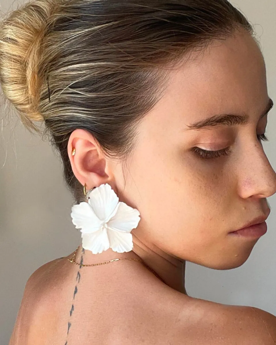 TA-DAAN White Hibiscus earrings